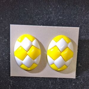 AVON Vintage Sunsations Pierced Earrings, Spectator Yellow, NWT NOS 🐣